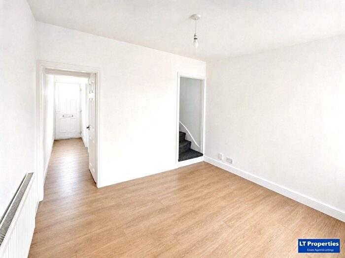 3 Bedroom Terraced House To Rent In St. Saviours Crescent, Luton, LU1