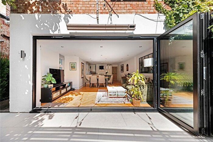 2 Bedroom Flat To Rent In Babington Road, London, SW16