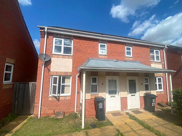 3 Bedroom Semi-Detached House To Rent In Mundesley Road, Hamilton, Leicester, Leicestershire, LE5