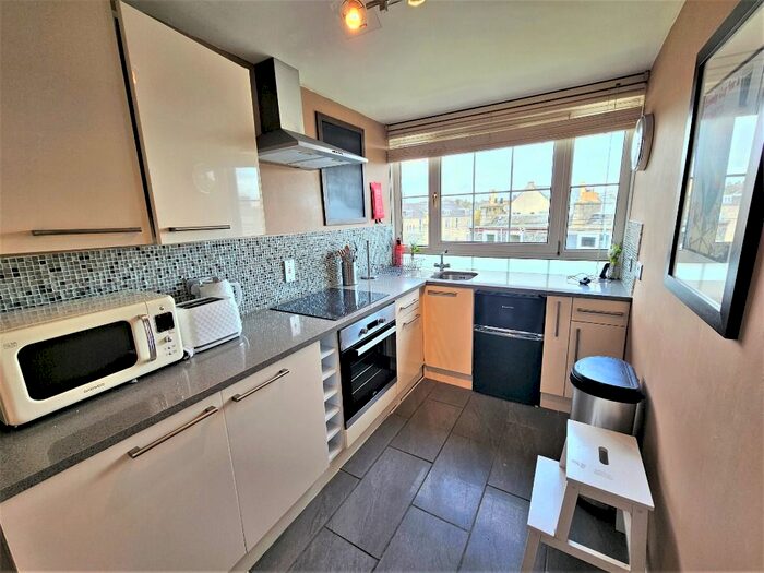 2 Bedroom Flat To Rent In Bank Street, Ferryhill, Aberdeen, AB11