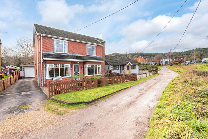 4 Bedroom Detached House For Sale In Mid Holmwood, Dorking, RH5