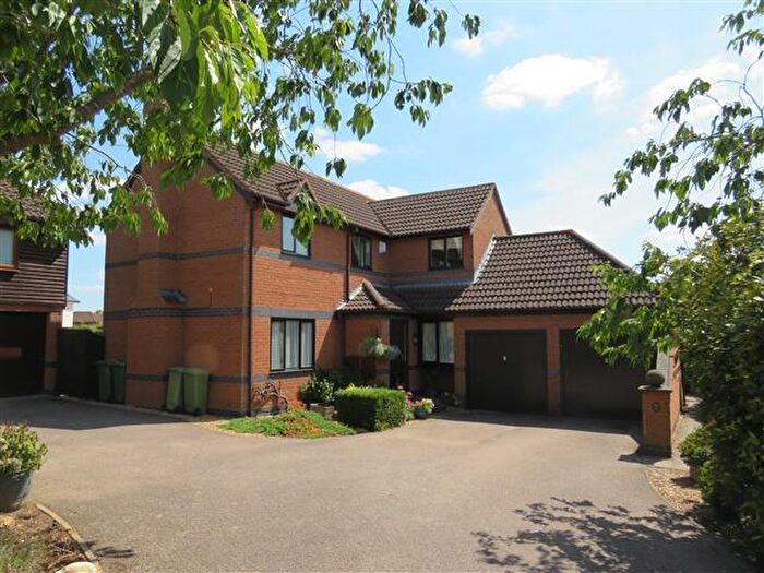 4 Bedroom Detached House To Rent In Walton Park, Milton Keynes, MK7