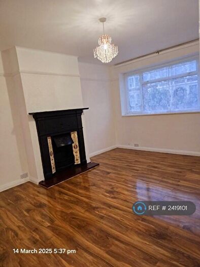 2 Bedroom Flat To Rent In Lee Court, London, SE13