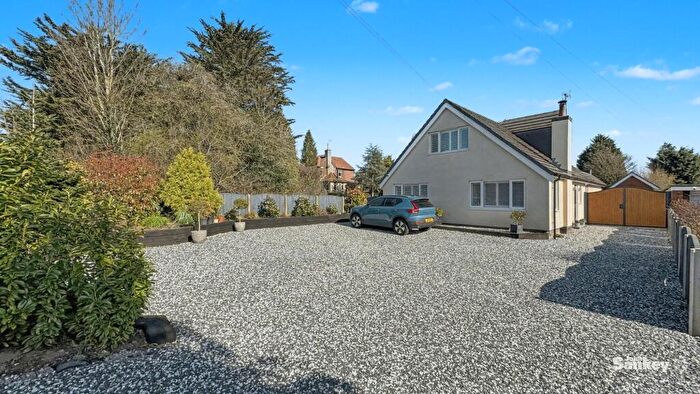 3 Bedroom Detached Bungalow For Sale In Poplar Grove, Forest Town, NG19