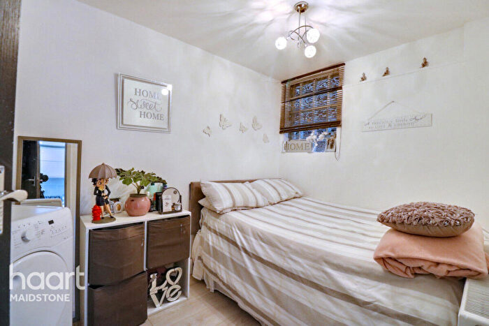 3 Bedroom Terraced Bungalow For Sale In Longfield Place, Maidstone, ME15