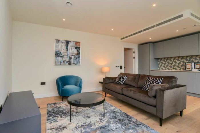 3 Bedroom Flat To Rent In Golden Lane, Barbican, London, EC1Y