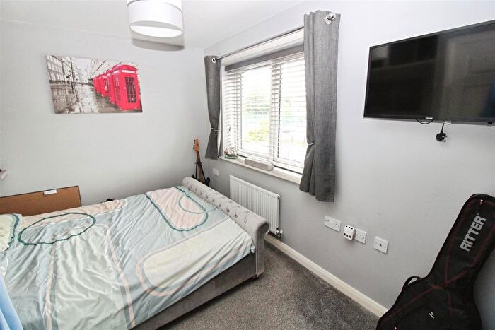 2 Bedroom End Of Terrace House For Sale In Twickenham Close, Hull, HU8