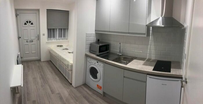 Studio To Rent In Tenterden Gardens, London NW4