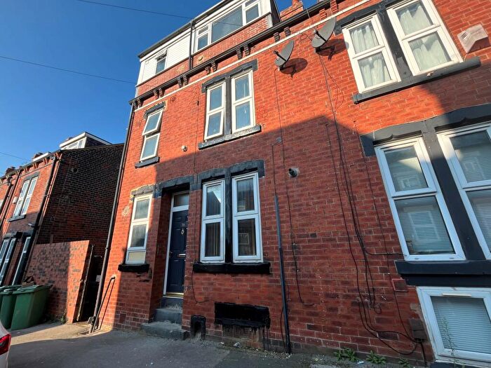 2 Bedroom House To Rent In Autumn Street, Leeds, LS6