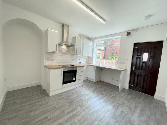 2 Bedroom Town House To Rent In Castlefield Street, Shelton, Stoke-On-Trent, Staffordshire, ST4