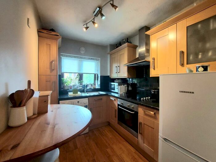 2 Bedroom Flat To Rent In Hallingbury Court, Forest Road, Walthamstow, E17