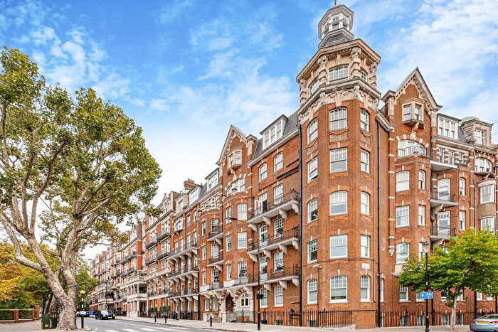 4 Bedroom Flat For Sale In Campden Hill Road, London, W8