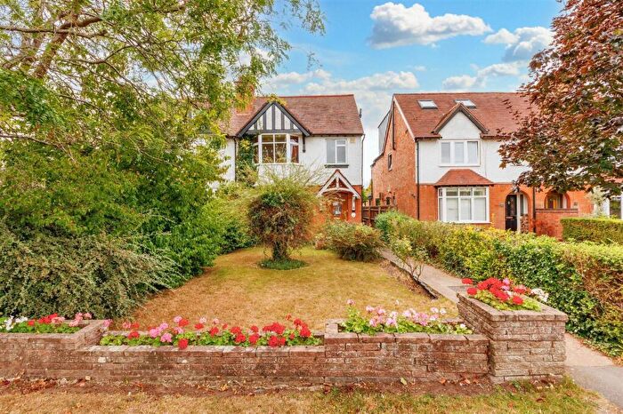 3 Bedroom Semi Detached House For Sale In Evesham Road, Stratford-Upon-Avon, CV37