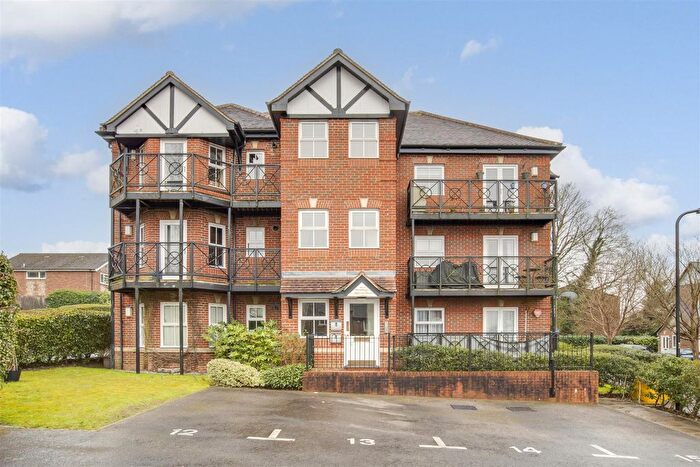 2 Bedroom Flat To Rent In Shrubbery Close, High Wycombe (Walk Of Station), HP13