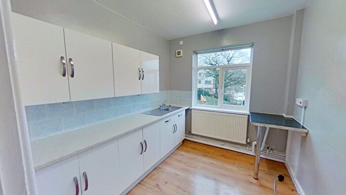 2 Bedroom Flat To Rent In Glyntaff Housing Estate, Rhydyfelin, Pontypridd, CF37