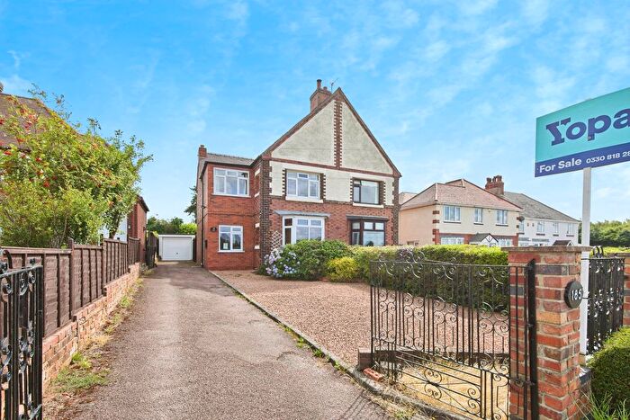 4 Bedroom Semi-Detached House For Sale In Acresford Road, Swadlincote, DE12