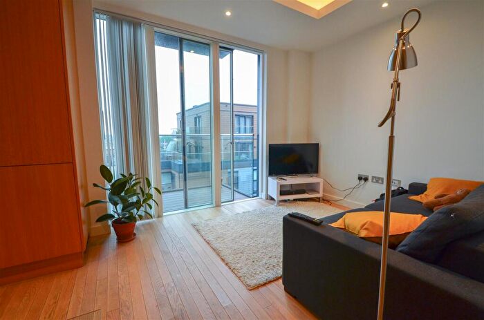 Studio To Rent In Park Vista Tower, Cobblestone Square, London, E1W