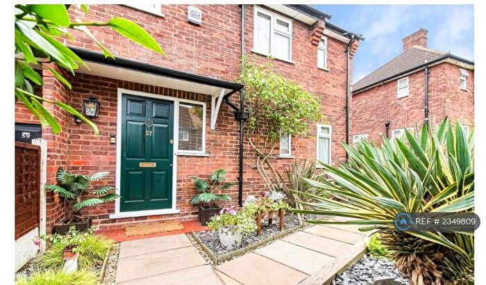 4 Bedroom Semi-Detached House To Rent In Rayleigh Road, Woodford Green, IG8