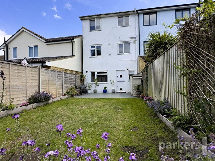 4 Bedroom End Of Terrace House For Sale In Evans Road, Eynsham, Witney, Oxfordshire, OX29