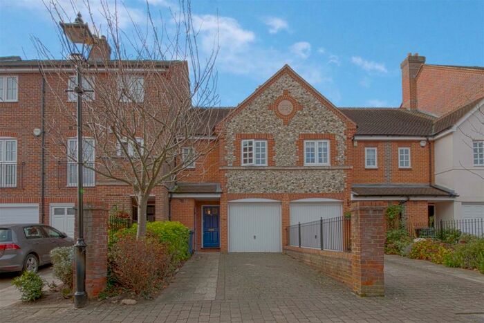 3 Bedroom House To Rent In Barley Way, Marlow, SL7