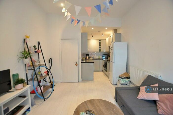 2 Bedroom Flat To Rent In Malden Road, London, NW5