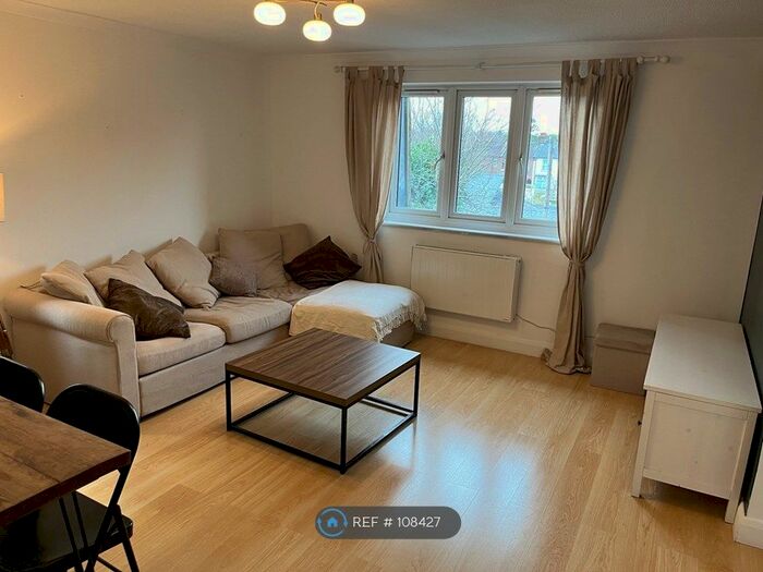 1 Bedroom Flat To Rent In Southwold Road, Watford, WD24