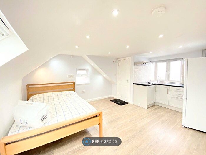 Studio To Rent In Villageway, Pinner, HA5