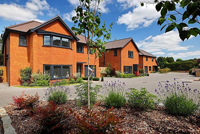 4 Bedroom Detached House To Rent In Leatherhead Road, Great Bookham, KT23
