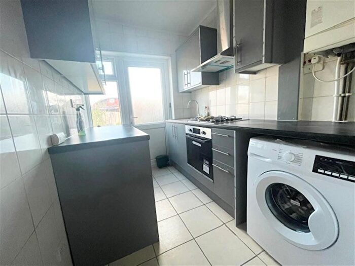 3 Bedroom Semi Detached House To Rent In Vicarage Farm Road, Heston, TW5