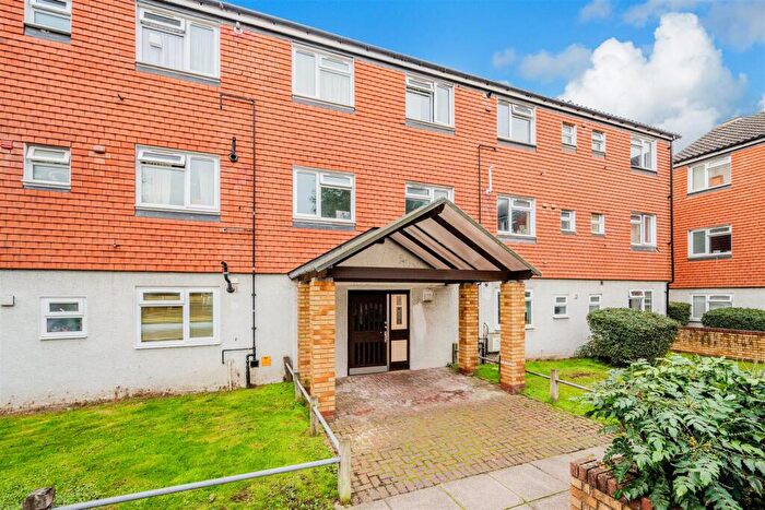 3 Bedroom Flat To Rent In Mill Green London Road, Mitcham Junction, Mitcham, CR4