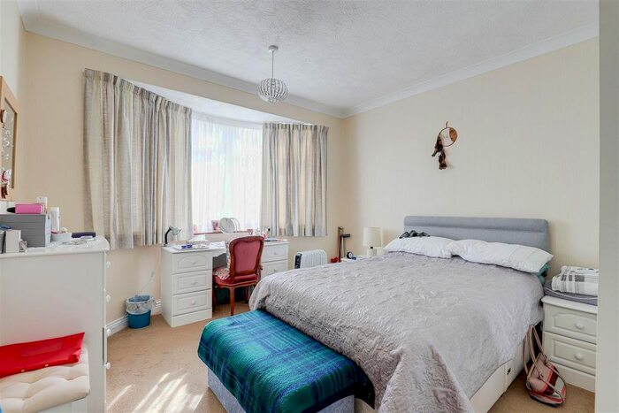 2 Bedroom Detached Bungalow For Sale In Waddington Drive, West Bridgford, Nottinghamshire, NG2