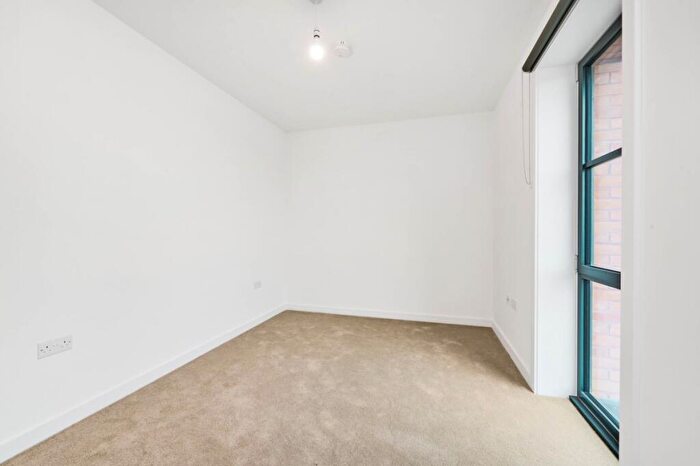 2 Bedroom Flat To Rent In New Road, Dagenham, RM9