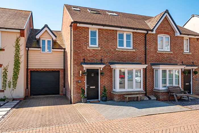5 Bedroom Semi Detached House For Sale In Field Place, Havant, PO9