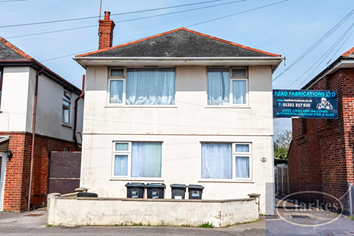 2 Bedroom Flat For Sale In Columbia Road, Bournemouth, BH10