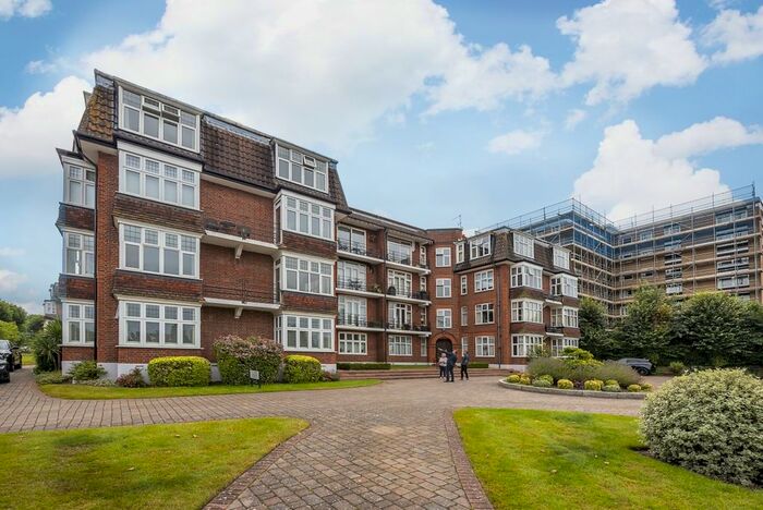 2 Bedroom Flat To Rent In Portsmouth Road, Surbiton ., KT6