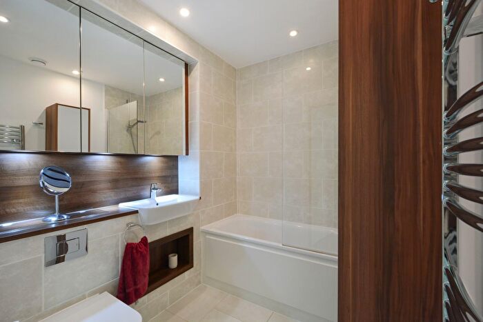 1 Bedroom Flat To Rent In Ontario Point, Maple Quays, SE16