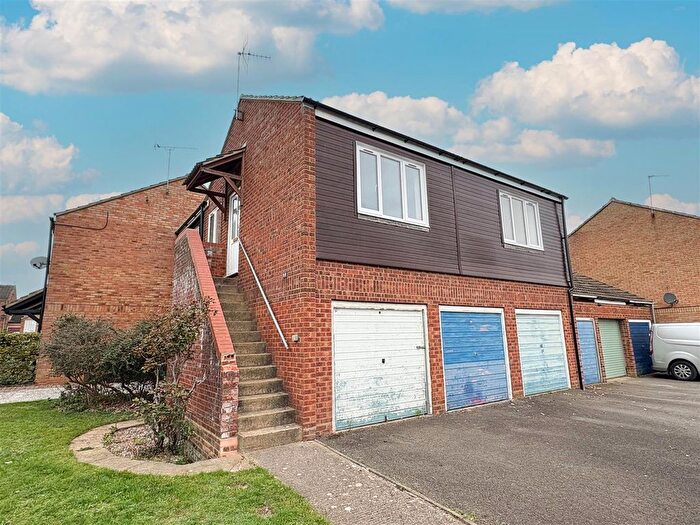 2 Bedroom Maisonette To Rent In Greenlands, Leighton Buzzard, LU7