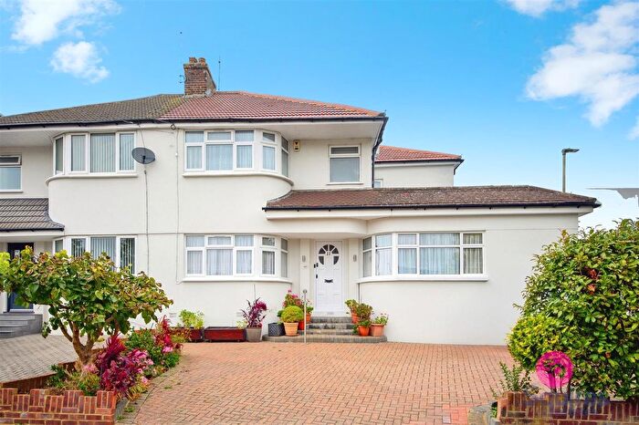 4 Bedroom Semi-Detached House For Sale In Tavistock Avenue, Mill Hill, London, NW7