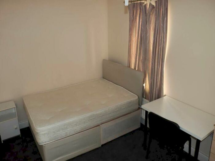 5 Bedroom House To Rent In Horsa Gardens, Hatfield, Hertfordshire, AL10