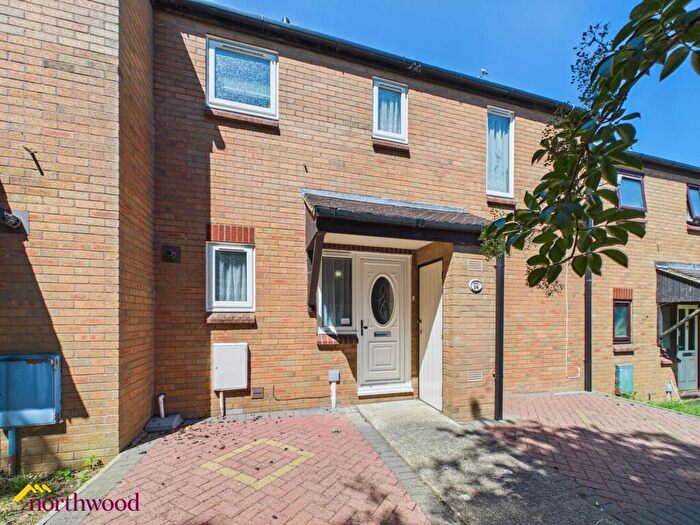 3 Bedroom Terraced House For Sale In Jasmine Walk, Banbury, OX16