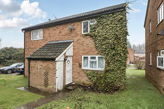 1 Bedroom Maisonette For Sale In Rosedale, Houghton Regis, Dunstable, LU5