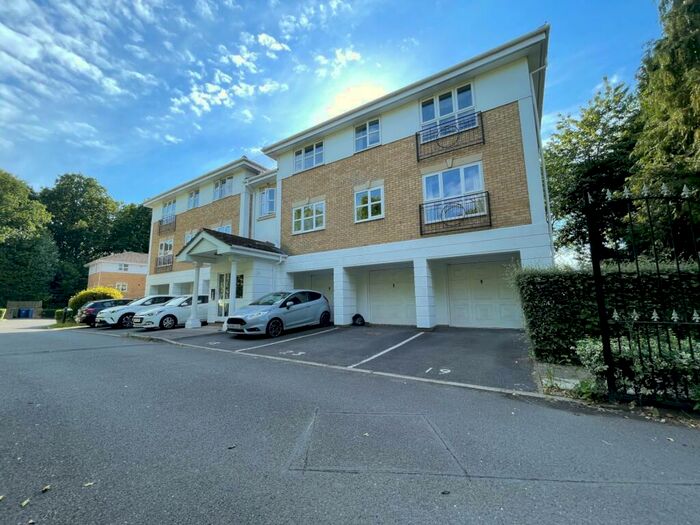 2 Bedroom Apartment To Rent In Sabin Gates, Old Bracknell Lane East, Bracknell, Berkshire, RG12