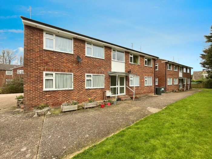 2 Bedroom Flat To Rent In Beech Court, BN26