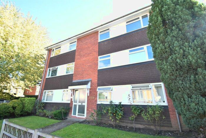 2 Bedroom Flat To Rent In Hillbrow, Surbiton Hill Park, Surbiton, KT5