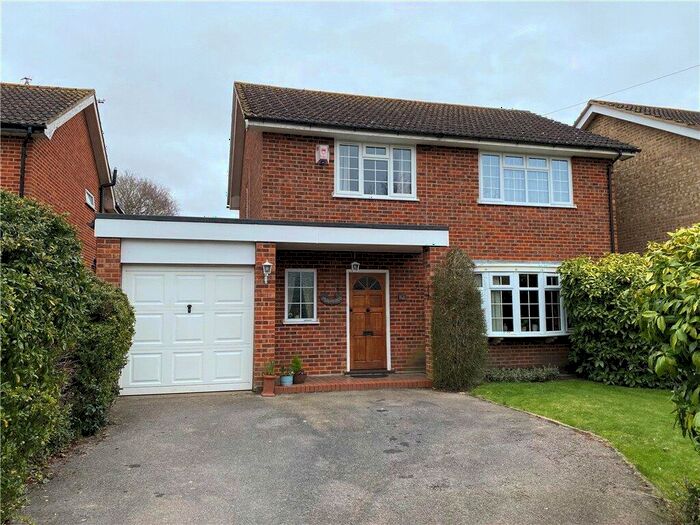 4 Bedroom Detached House For Sale In Mincing Lane, Chobham, Woking, Surrey, GU24
