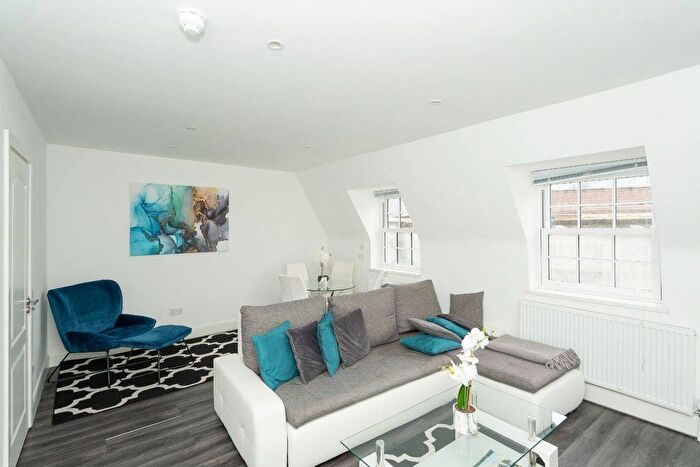 1 Bedroom Flat To Rent In High Street, Watford, WD17