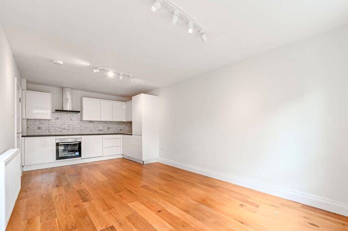 2 Bedroom Flat To Rent In Vaynor House, Holloway, London, N7