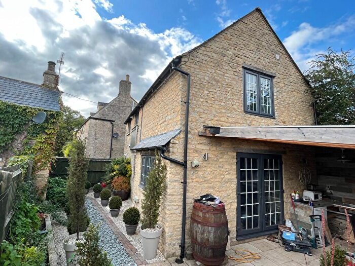 2 Bedroom Cottage To Rent In Manor Road, OX18