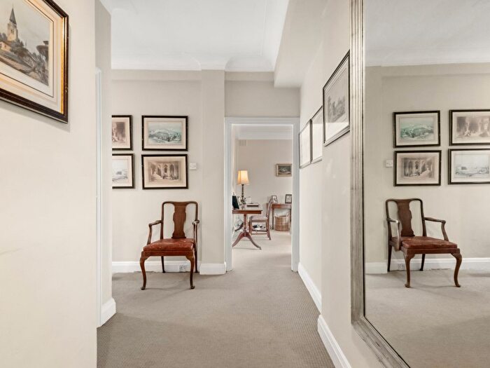 2 Bedroom Flat For Sale In Franklins Row, London, SW3