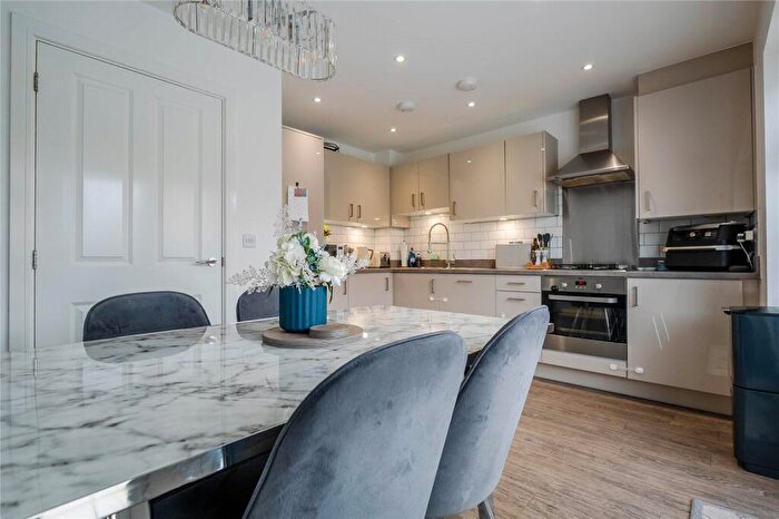 3 Bedroom End Of Terrace House For Sale In Hadrian Crescent, Leighton Buzzard, LU7